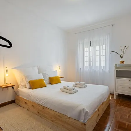 50 - Maiy Atouguia Da Baleia